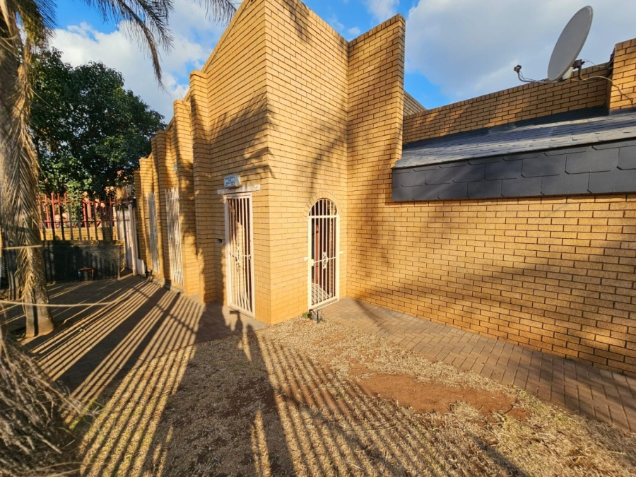 To Let 3 Bedroom Property for Rent in Laudium Gauteng
