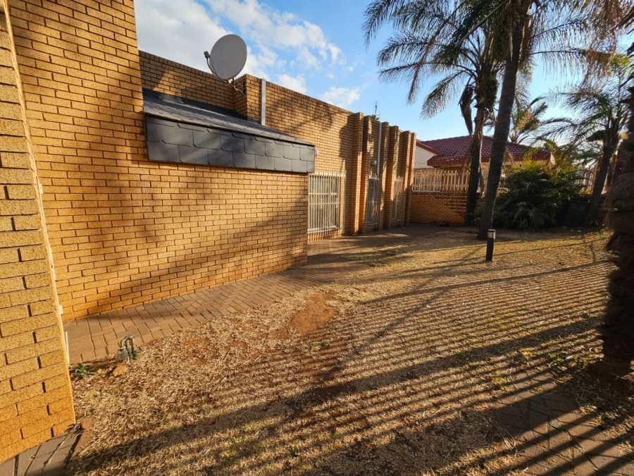 To Let 3 Bedroom Property for Rent in Laudium Gauteng