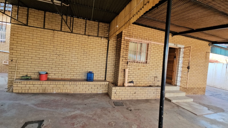 To Let 3 Bedroom Property for Rent in Laudium Gauteng
