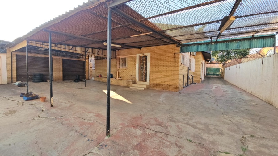 To Let 3 Bedroom Property for Rent in Laudium Gauteng