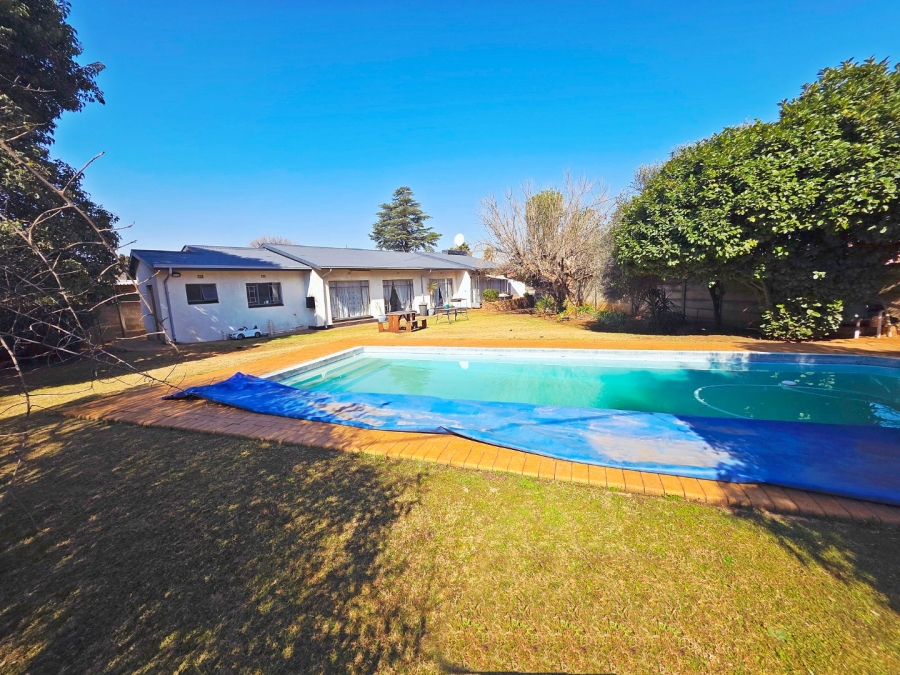 3 Bedroom Property for Sale in Strubenvale Gauteng