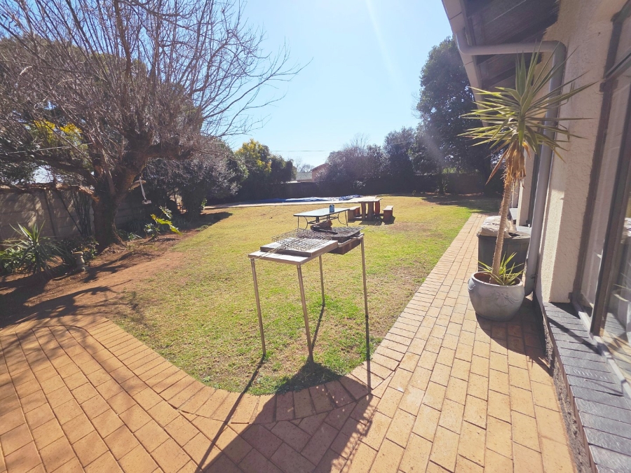 3 Bedroom Property for Sale in Strubenvale Gauteng