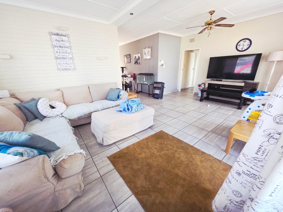 3 Bedroom Property for Sale in Strubenvale Gauteng