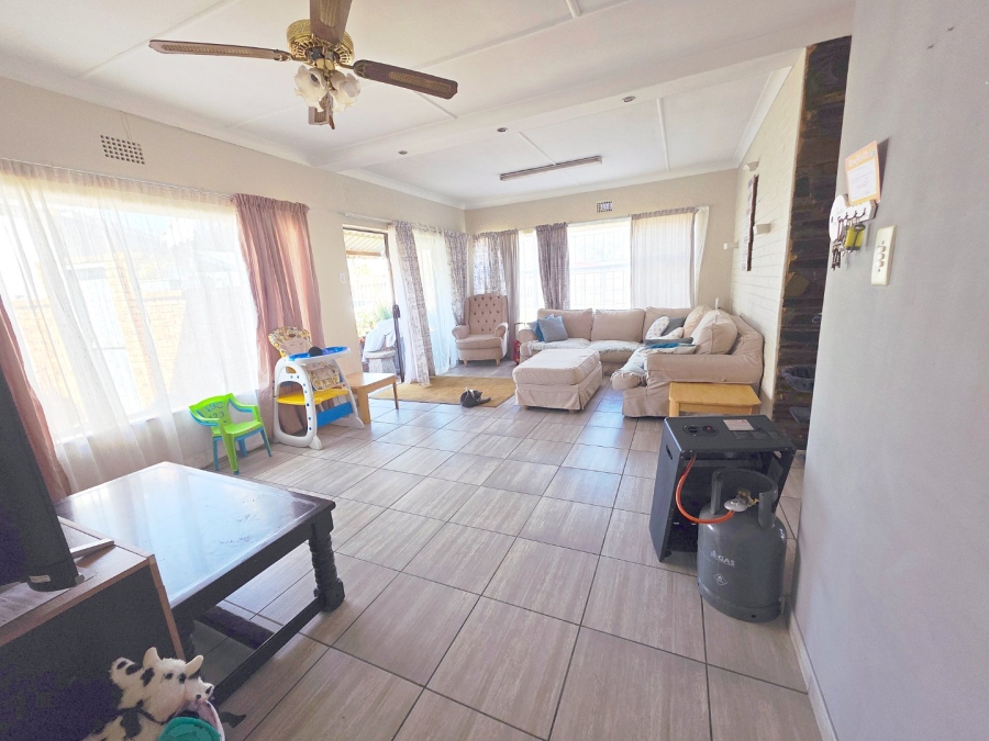 3 Bedroom Property for Sale in Strubenvale Gauteng