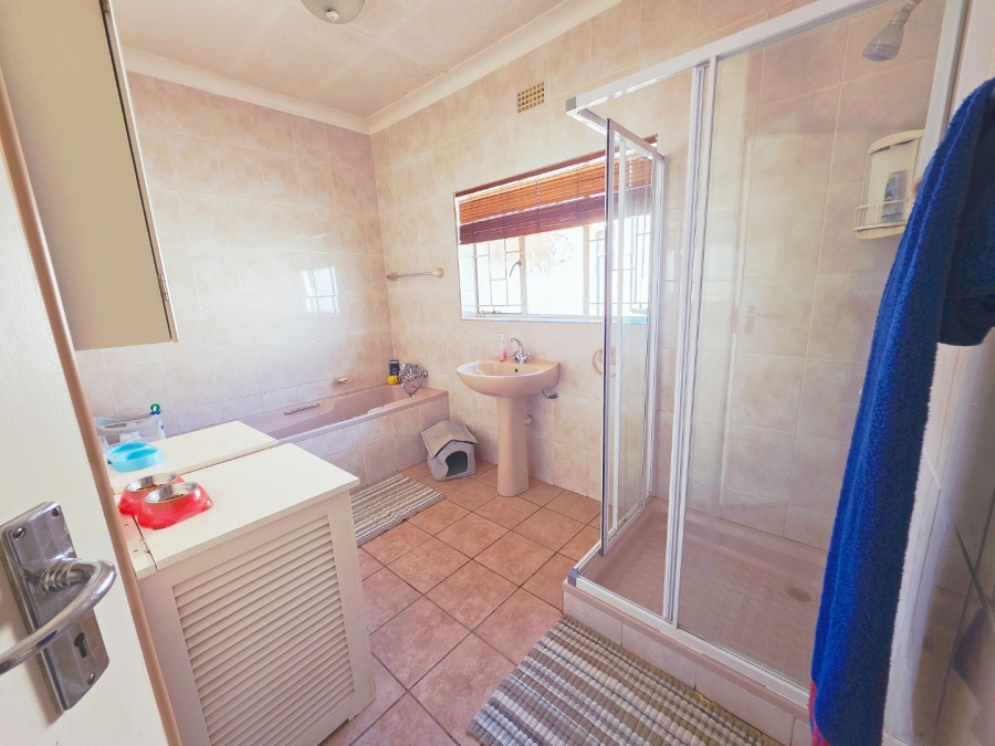 3 Bedroom Property for Sale in Strubenvale Gauteng