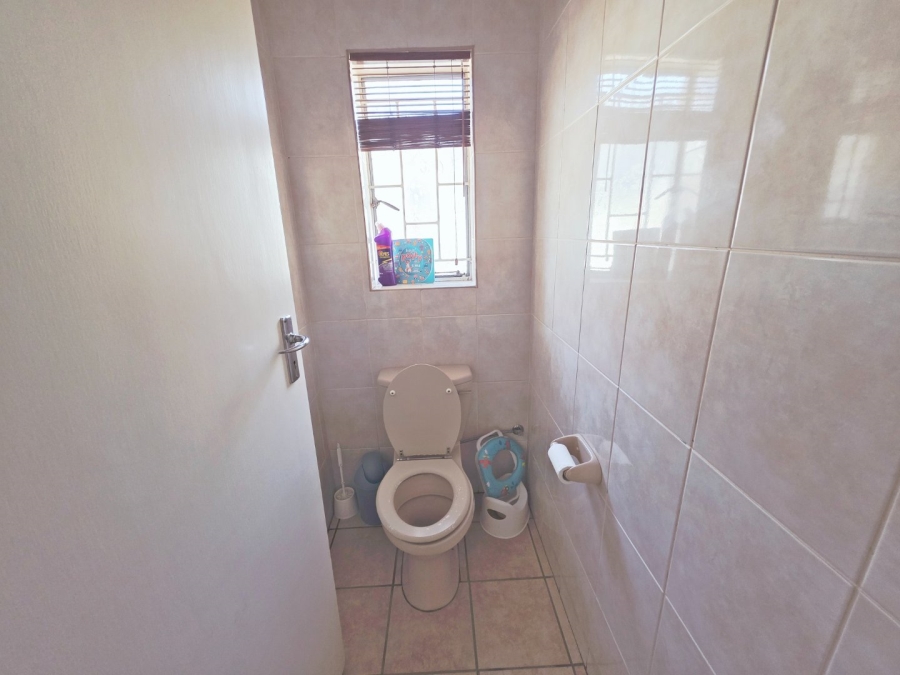 3 Bedroom Property for Sale in Strubenvale Gauteng