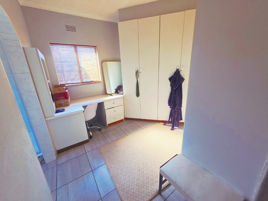 3 Bedroom Property for Sale in Strubenvale Gauteng