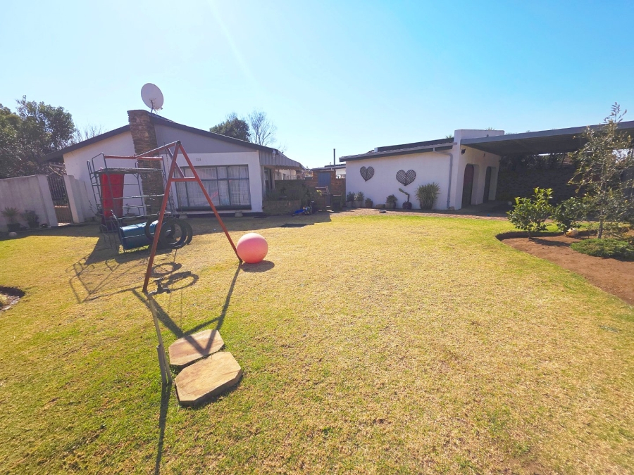 3 Bedroom Property for Sale in Strubenvale Gauteng