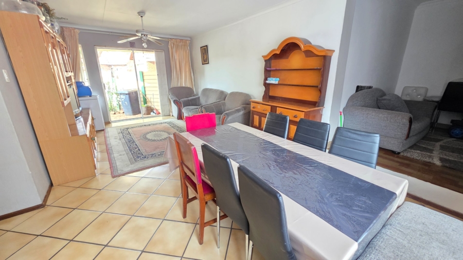 2 Bedroom Property for Sale in Eldoraigne Gauteng