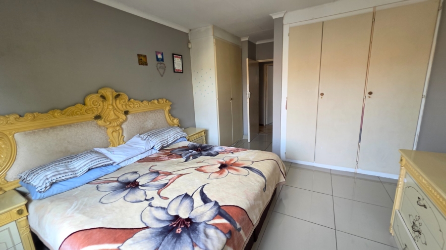 2 Bedroom Property for Sale in Eldoraigne Gauteng