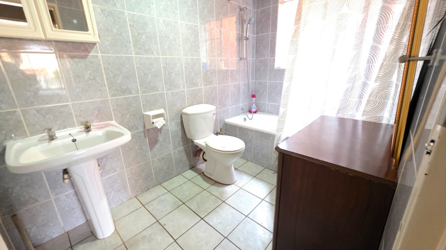 2 Bedroom Property for Sale in Eldoraigne Gauteng