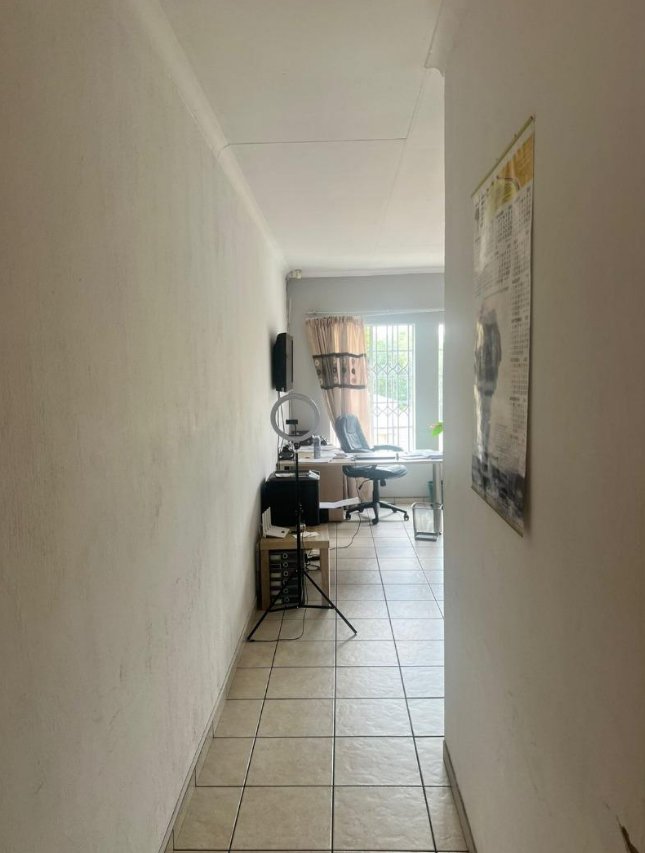 1 Bedroom Property for Sale in Bedfordview Gauteng