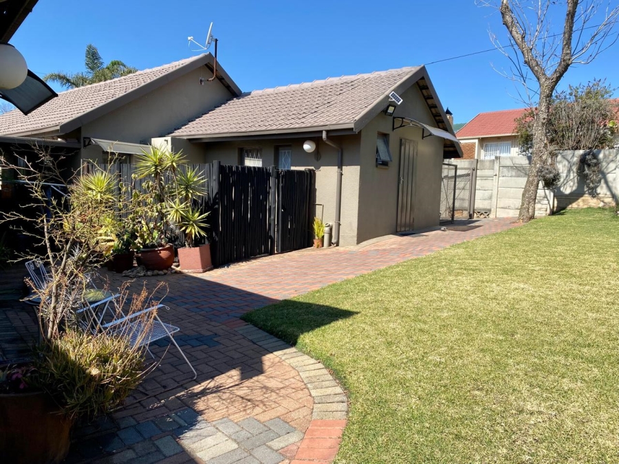 3 Bedroom Property for Sale in Breaunanda Gauteng