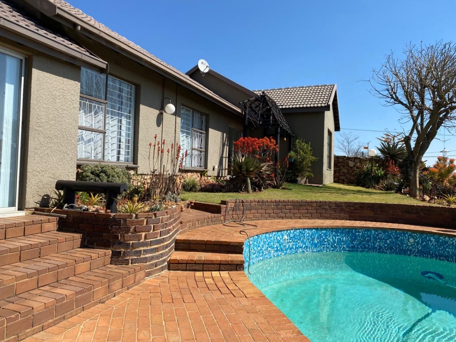 3 Bedroom Property for Sale in Breaunanda Gauteng