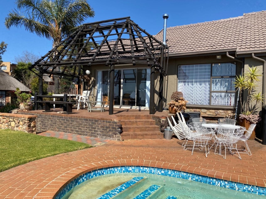3 Bedroom Property for Sale in Breaunanda Gauteng