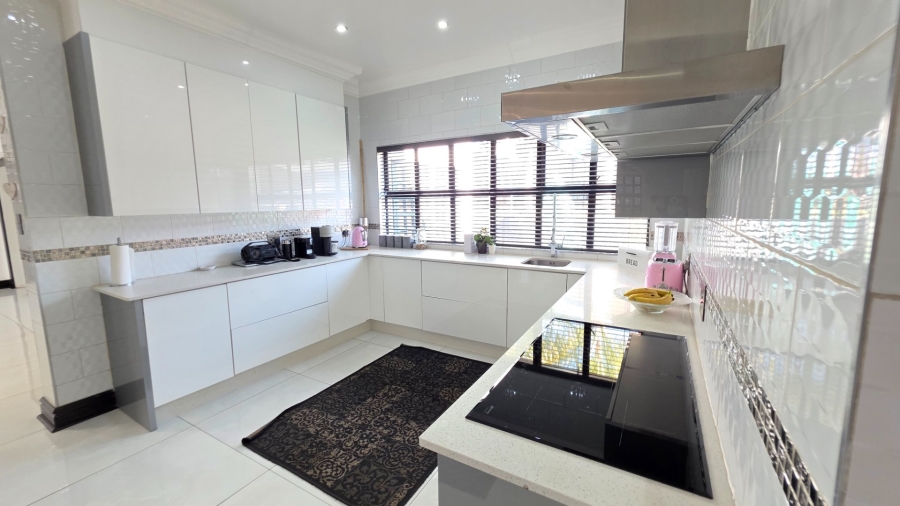 4 Bedroom Property for Sale in Eldoraigne Gauteng