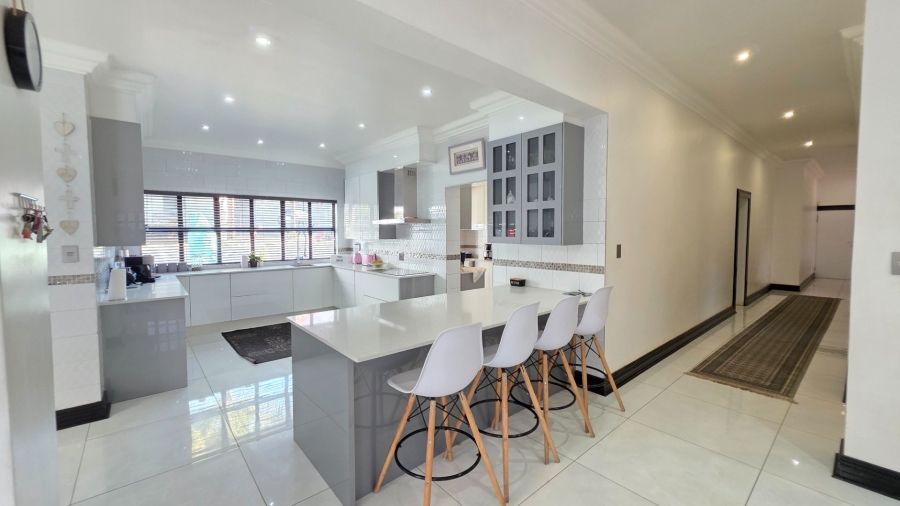 4 Bedroom Property for Sale in Eldoraigne Gauteng