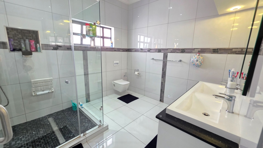 4 Bedroom Property for Sale in Eldoraigne Gauteng