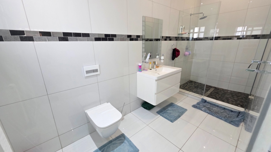 4 Bedroom Property for Sale in Eldoraigne Gauteng