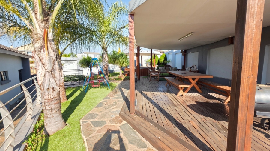 4 Bedroom Property for Sale in Eldoraigne Gauteng