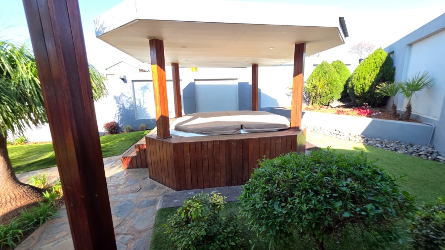 4 Bedroom Property for Sale in Eldoraigne Gauteng