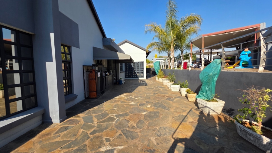 4 Bedroom Property for Sale in Eldoraigne Gauteng