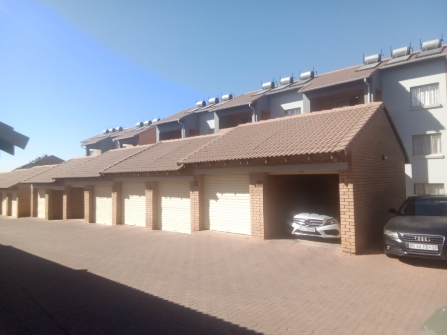 2 Bedroom Property for Sale in Noordwyk Gauteng
