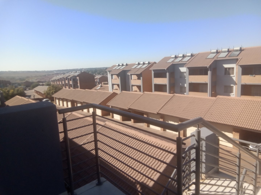 2 Bedroom Property for Sale in Noordwyk Gauteng