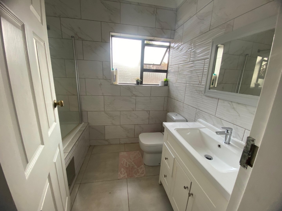 4 Bedroom Property for Sale in Zwartkop Gauteng