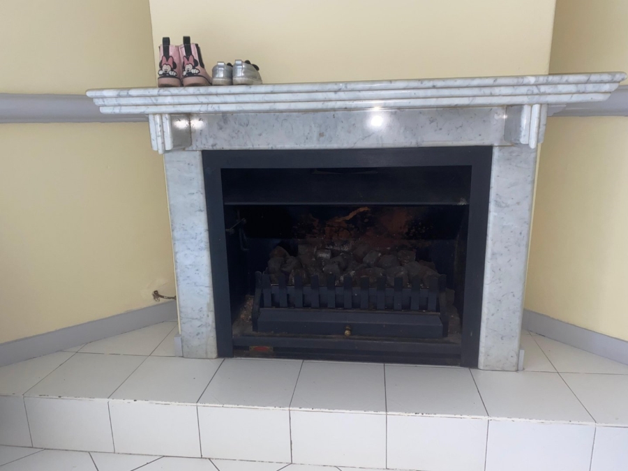 4 Bedroom Property for Sale in Zwartkop Gauteng