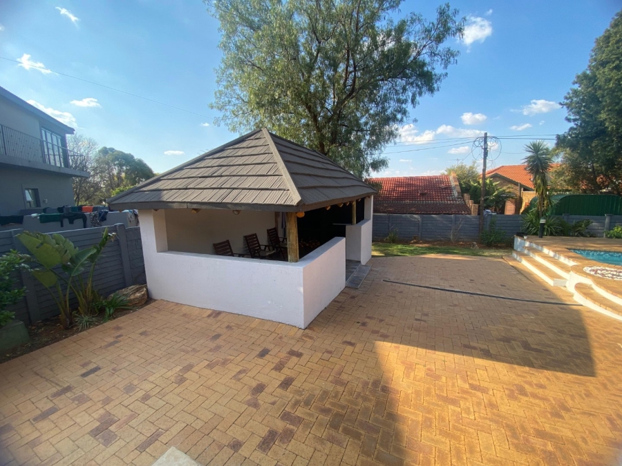 4 Bedroom Property for Sale in Zwartkop Gauteng