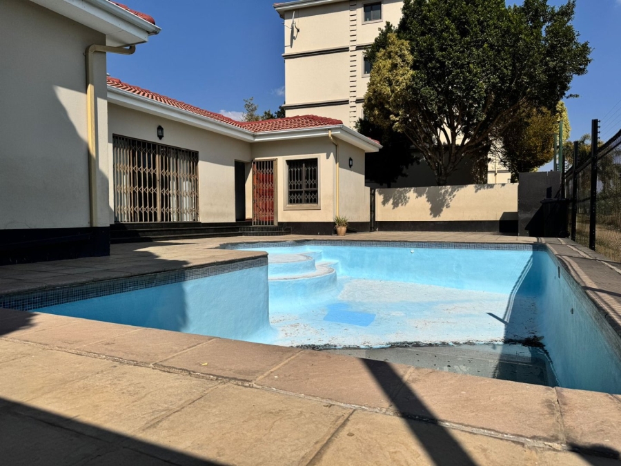 2 Bedroom Property for Sale in Noordwyk Gauteng