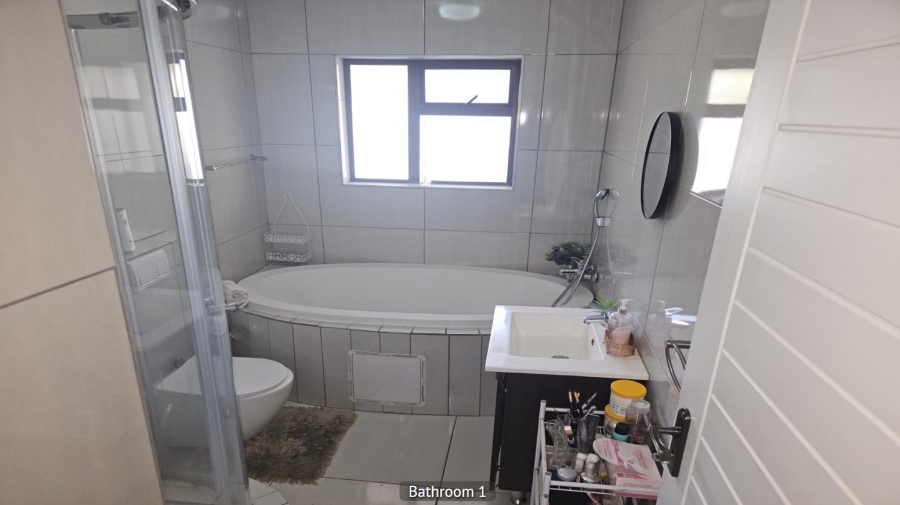 2 Bedroom Property for Sale in Noordwyk Gauteng
