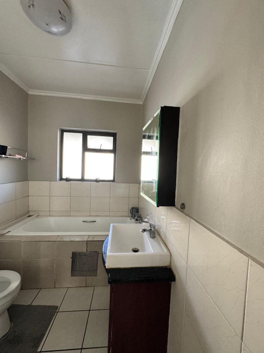 2 Bedroom Property for Sale in Noordwyk Gauteng