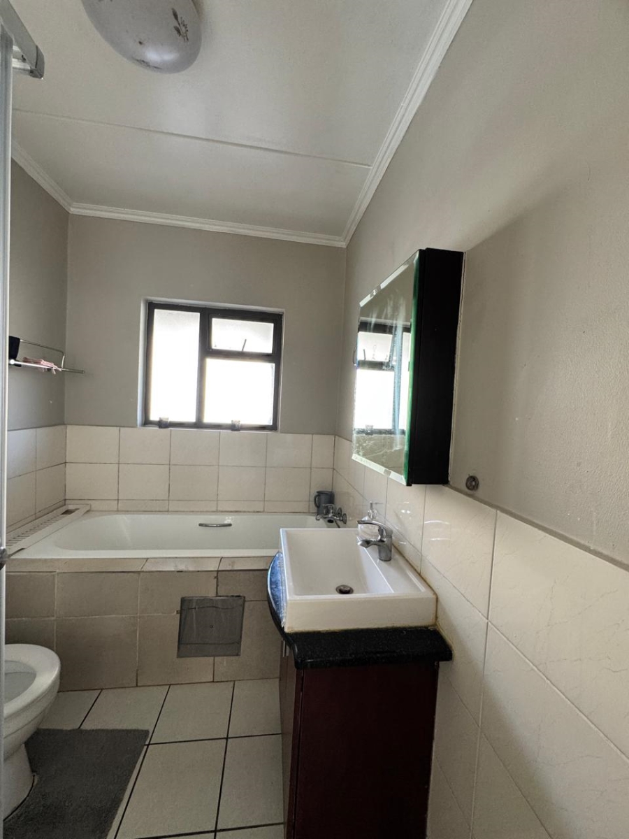 2 Bedroom Property for Sale in Noordwyk Gauteng