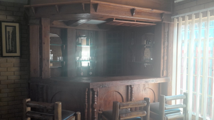5 Bedroom Property for Sale in Danville Gauteng