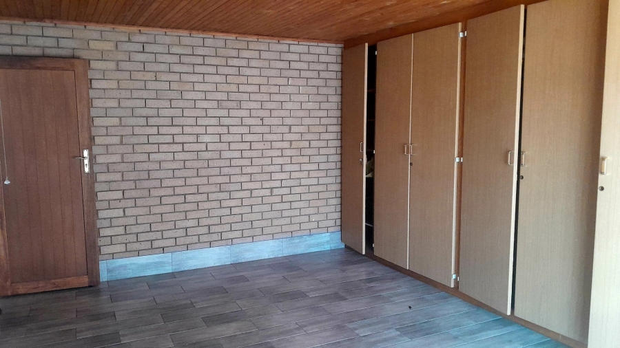 5 Bedroom Property for Sale in Danville Gauteng
