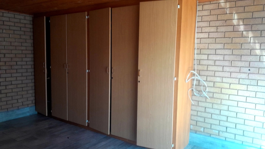 5 Bedroom Property for Sale in Danville Gauteng