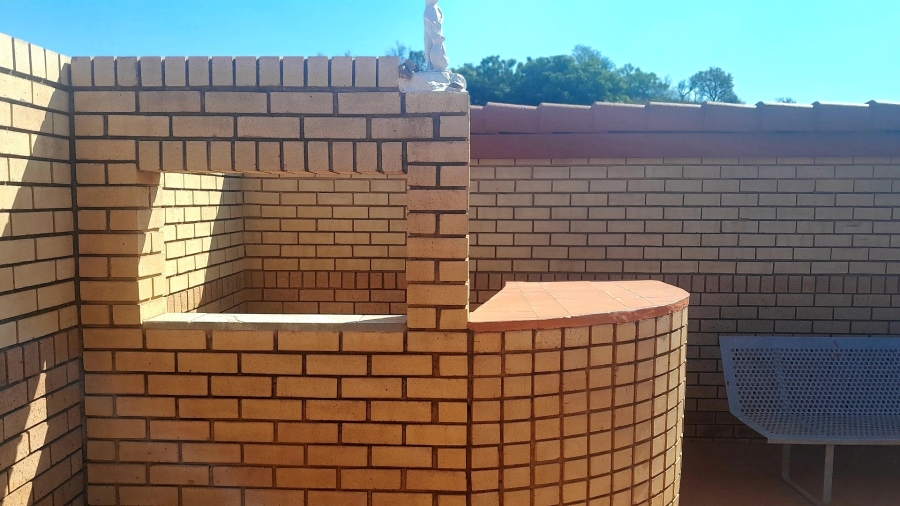 5 Bedroom Property for Sale in Danville Gauteng