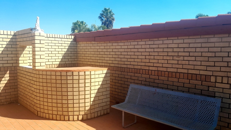 5 Bedroom Property for Sale in Danville Gauteng