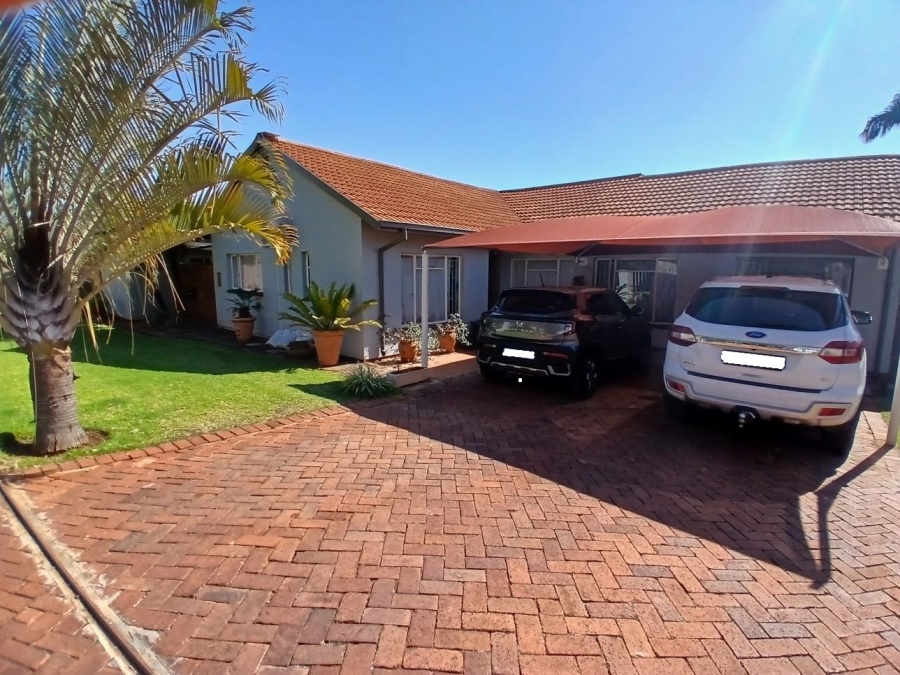 4 Bedroom Property for Sale in Magalieskruin Gauteng