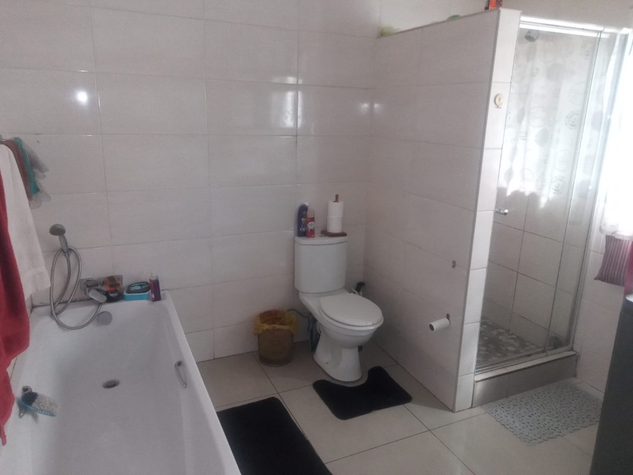 To Let 2 Bedroom Property for Rent in Edenvale Central Gauteng