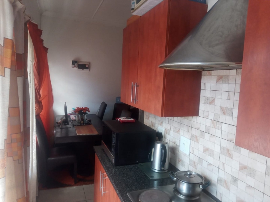To Let 2 Bedroom Property for Rent in Edenvale Central Gauteng
