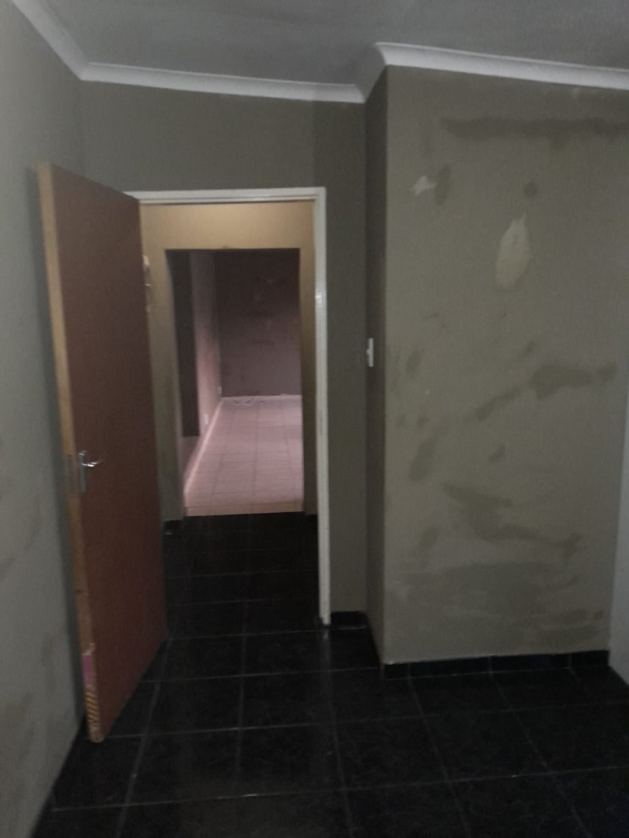  Bedroom Property for Sale in Crystal Park Gauteng
