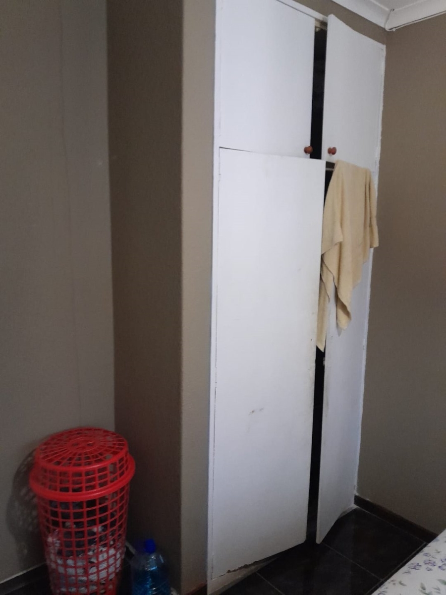  Bedroom Property for Sale in Crystal Park Gauteng