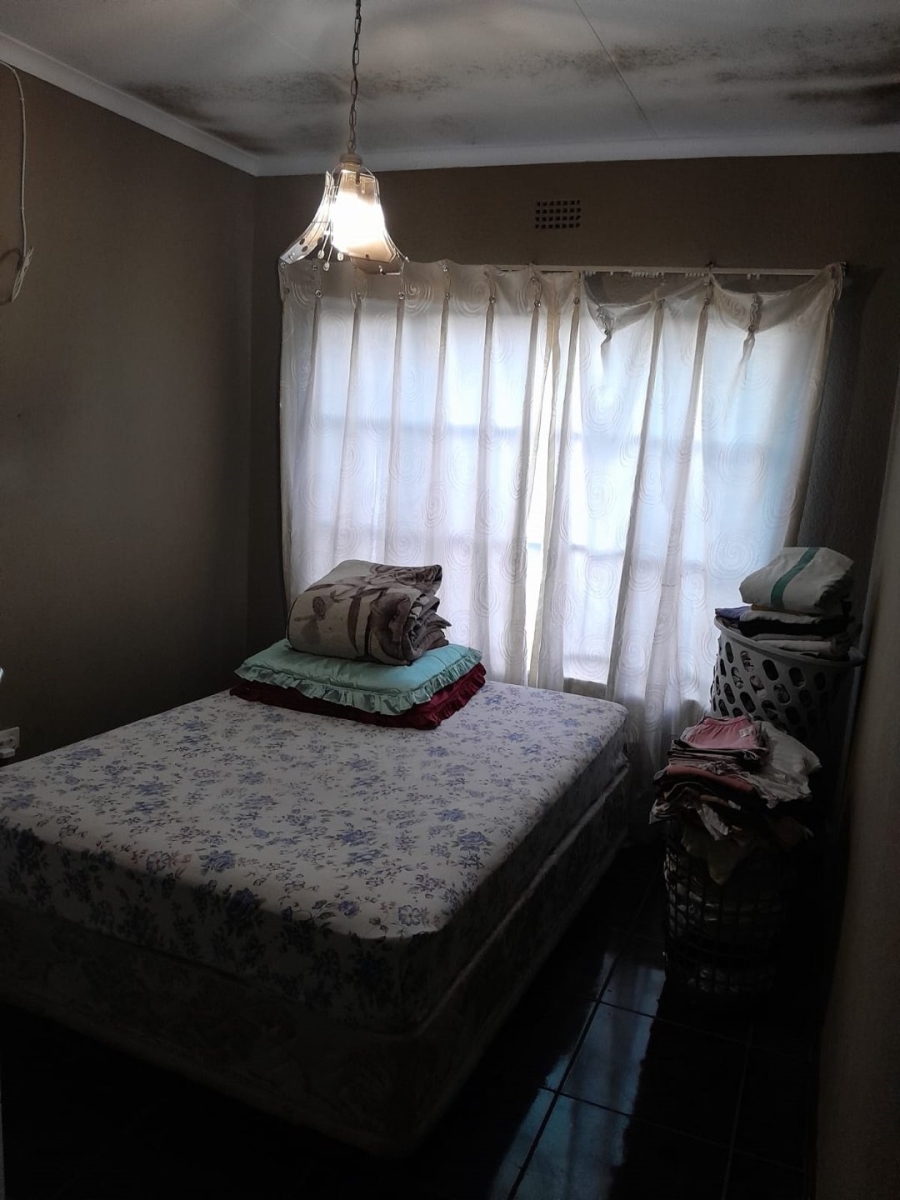  Bedroom Property for Sale in Crystal Park Gauteng