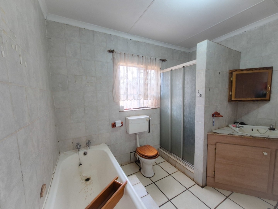 4 Bedroom Property for Sale in Gladwood Gauteng