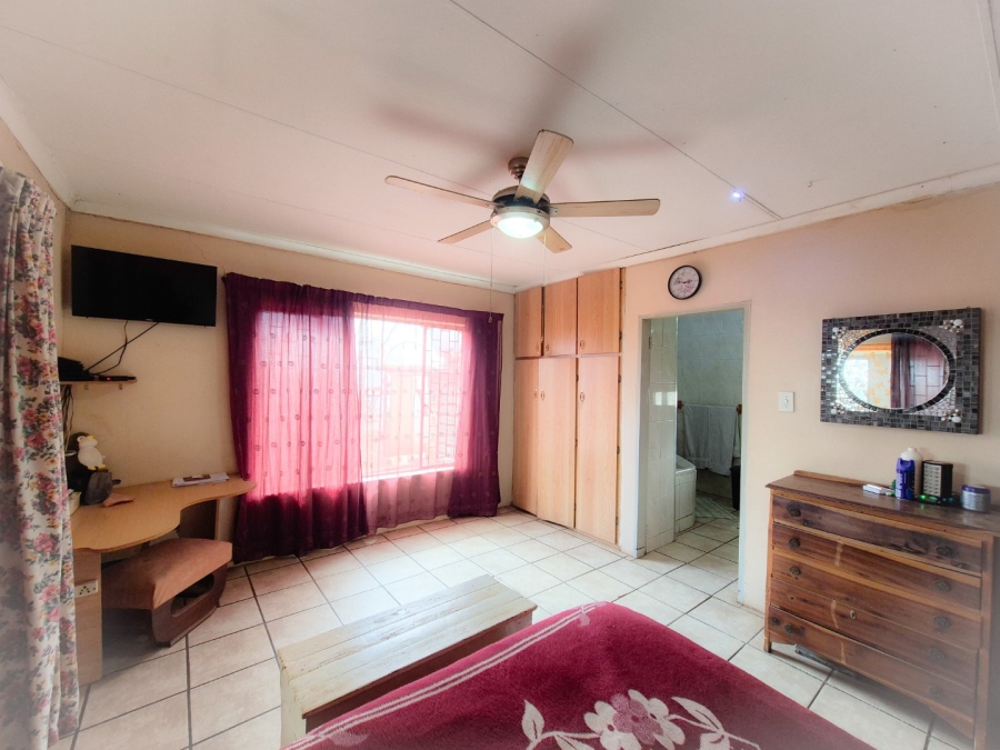 4 Bedroom Property for Sale in Gladwood Gauteng