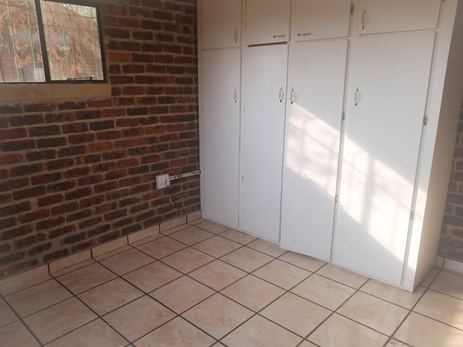 4 Bedroom Property for Sale in Gladwood Gauteng