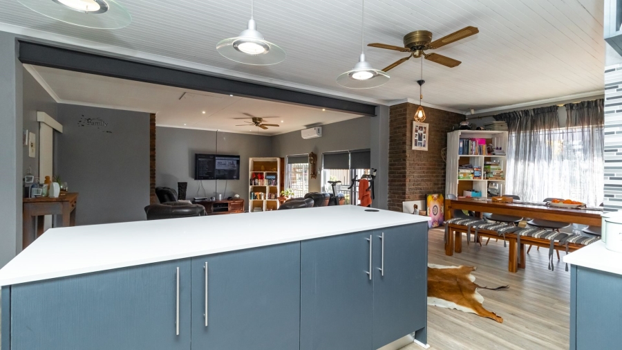 5 Bedroom Property for Sale in Aston Manor Gauteng